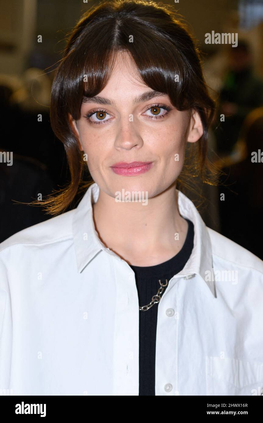 Emma Mackey attends the Louis Vuitton Womenswear Fall/Winter 2022/2023