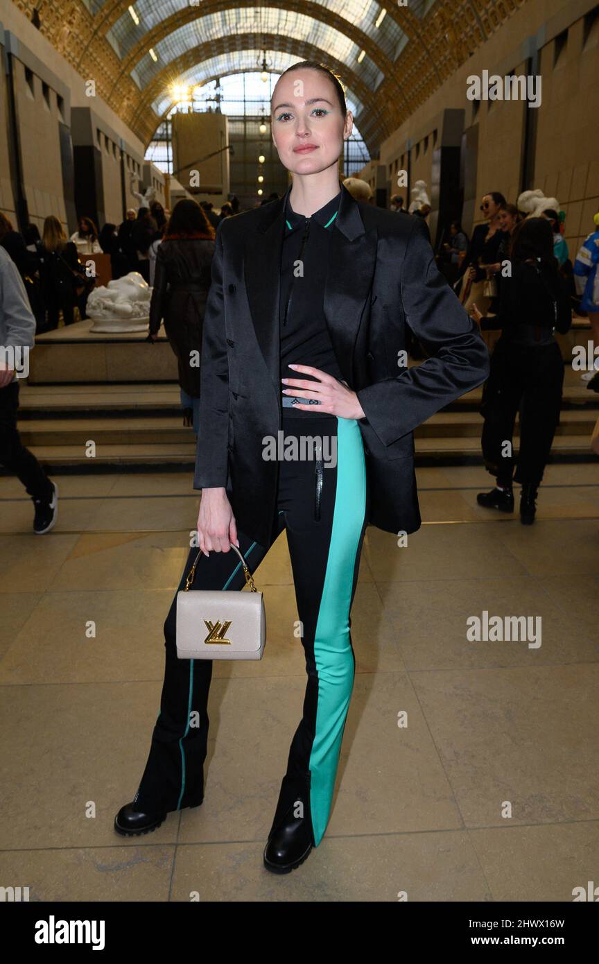 renate-reisnve-attends-the-louis-vuitton-womenswear-fall-winter-2022