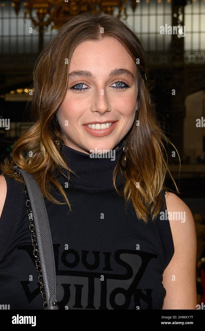 emma chamberlain looking radiant at louis vuitton's womenswear ss23 show at  paris fashion week today. 🖤