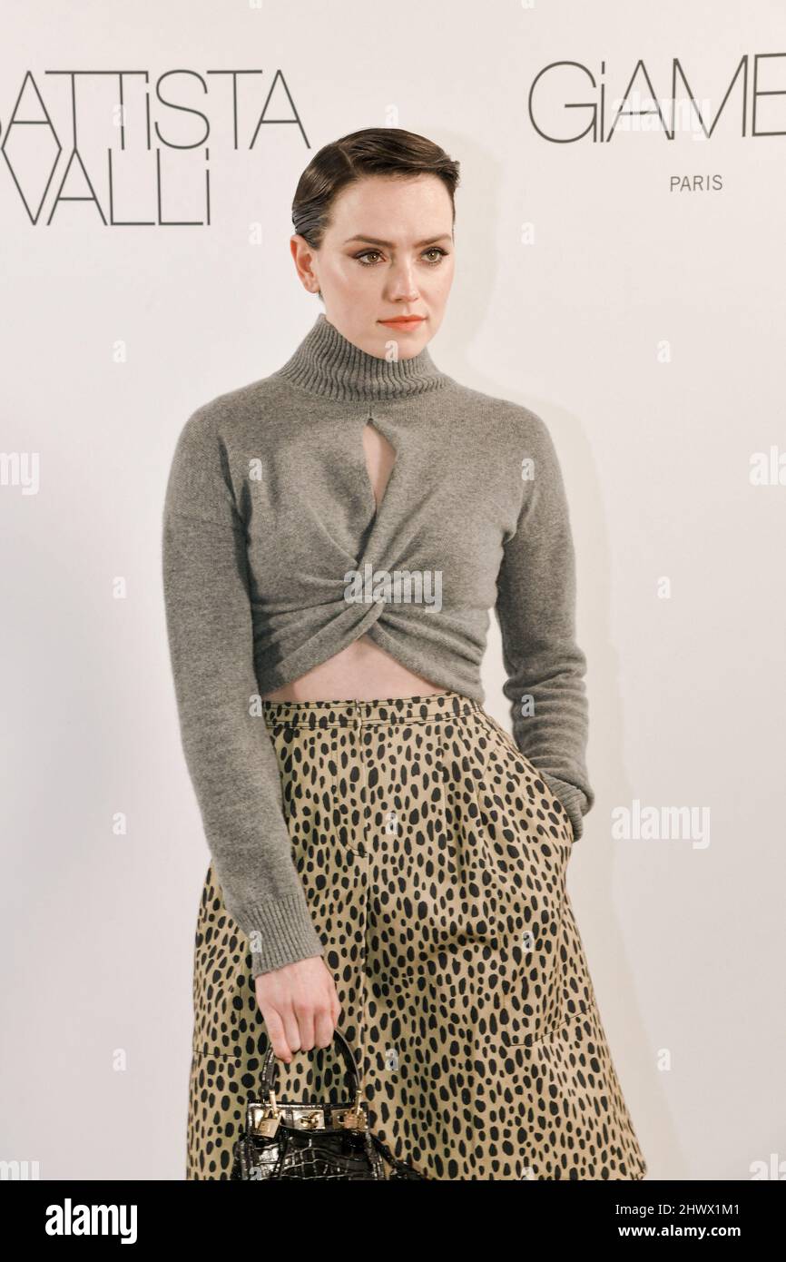 Daisy Ridley attends the Giambattista Valli Womenswear Fall/Winter 2022