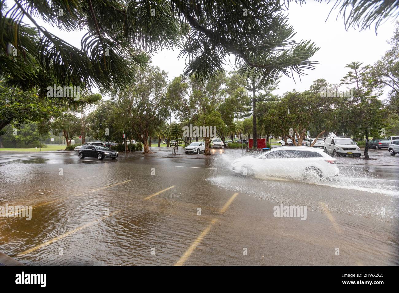 East Coast low forms over Sydney as heavy rains continue to batter the ...