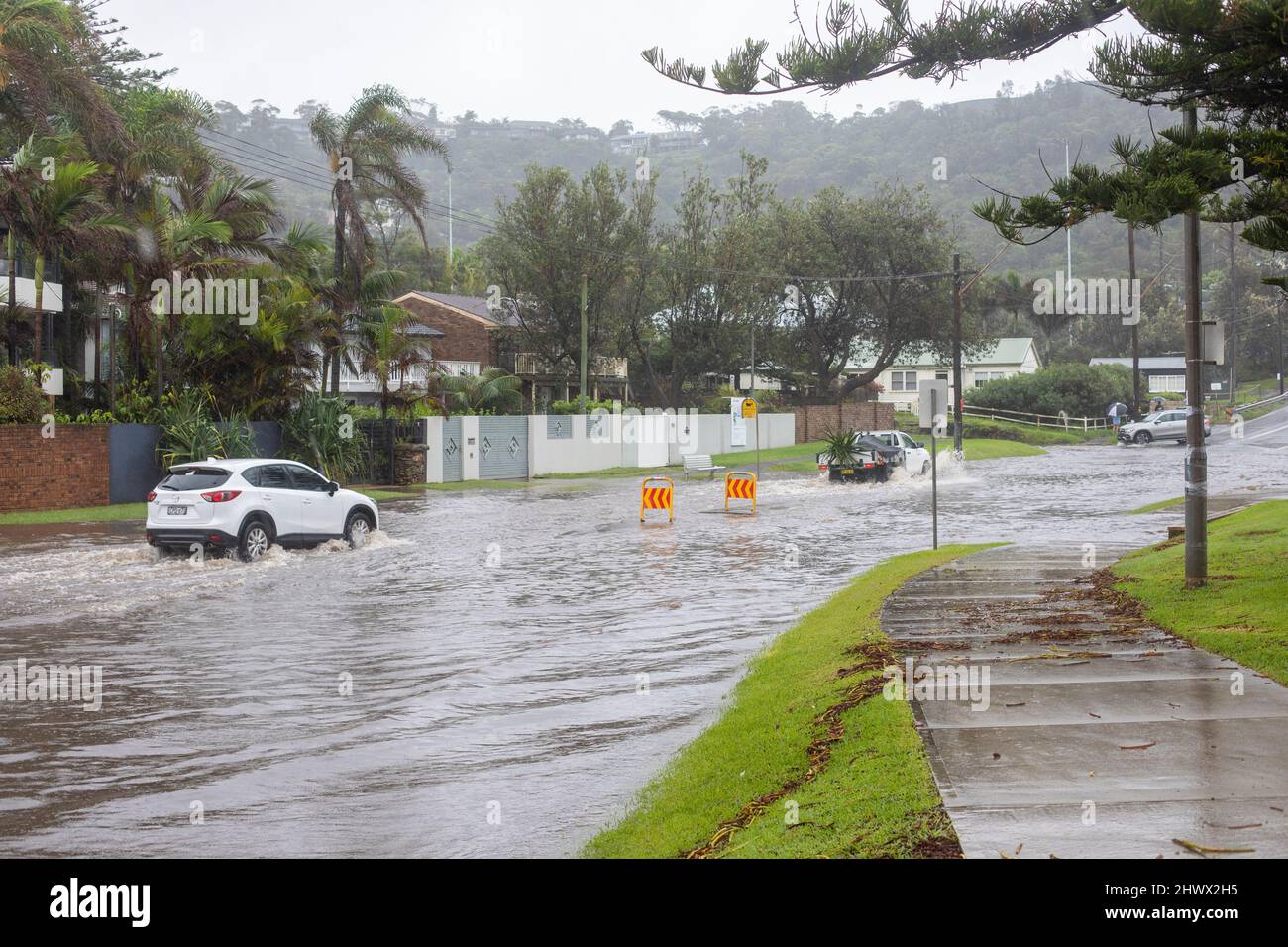 East Coast low forms over Sydney as heavy rains continue to batter the ...