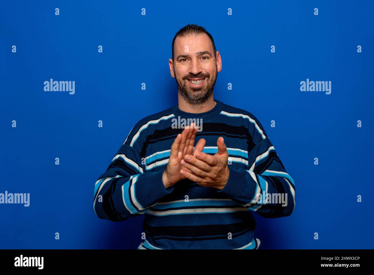 Clapping studio hi-res stock photography and images - Alamy