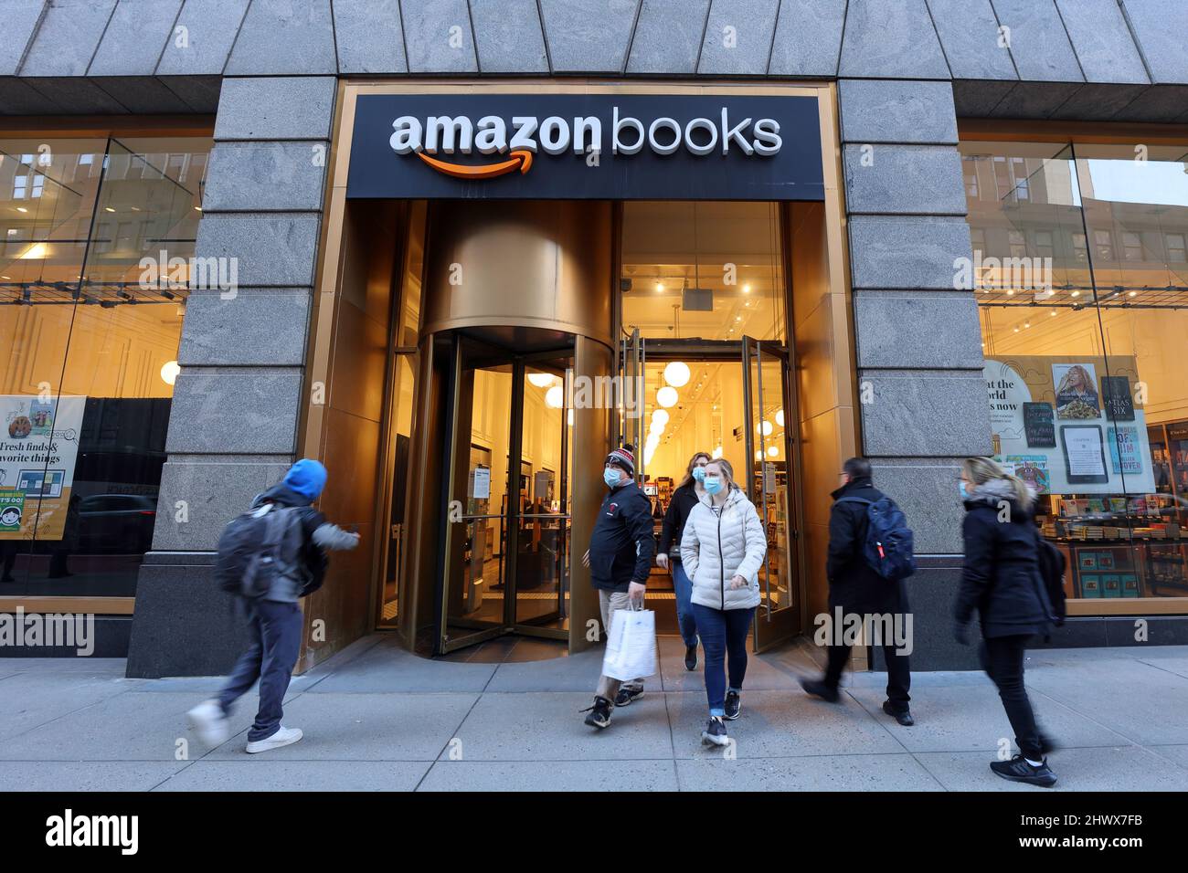 [historical storefront] Amazon Books, 7 W 34th St, New York, NYC storefront photo of a bookstore in Midtown Manhattan. March 3, 2022 Stock Photo