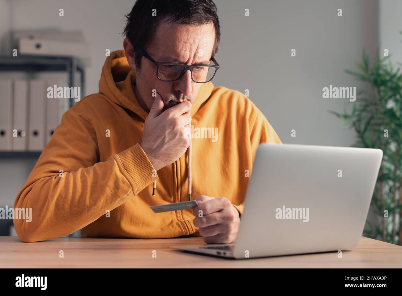 Online shopping problems hires stock photography and images Alamy