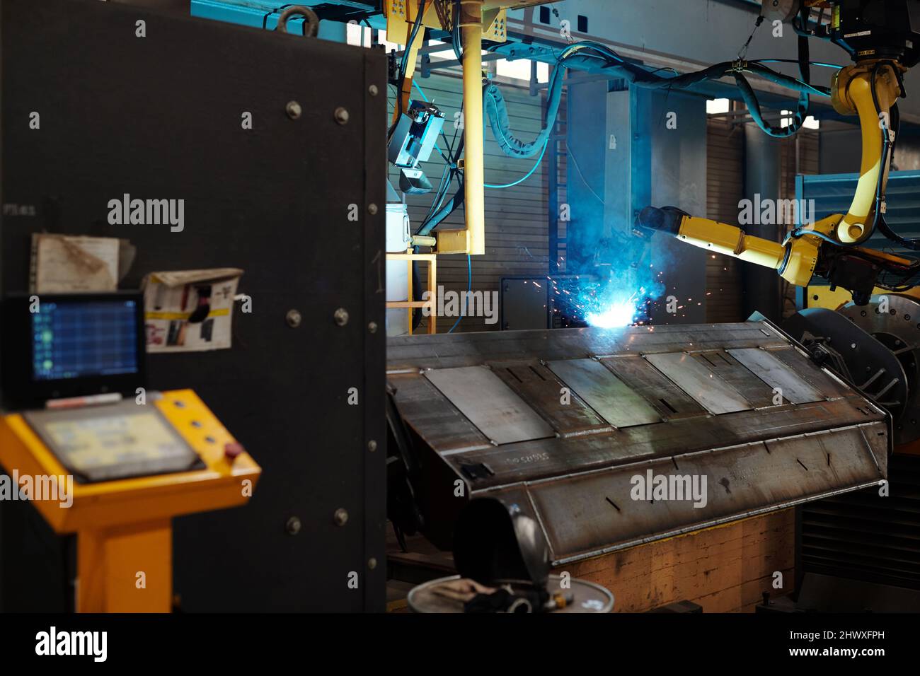 Industrial machine and process of arc welding in of