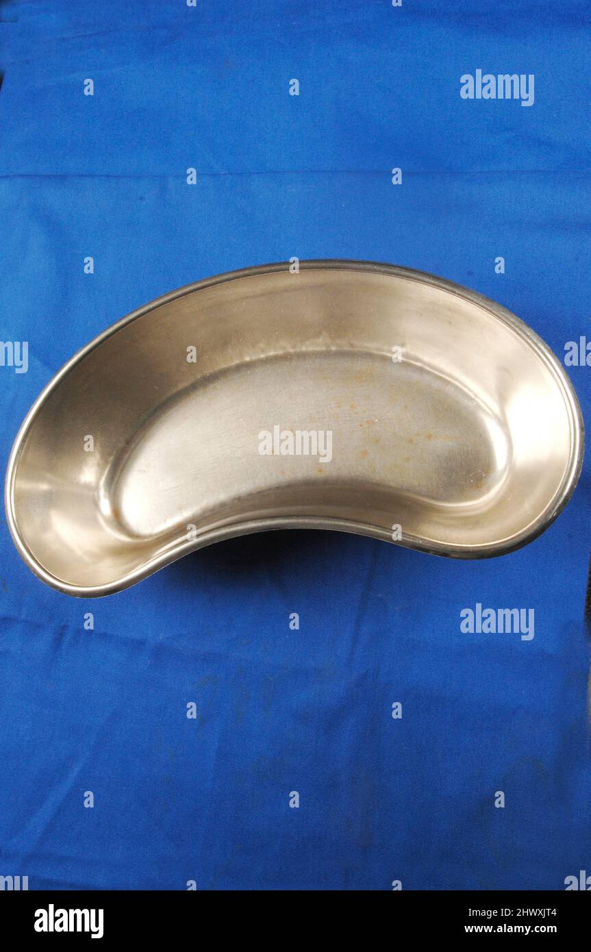 A kidney dish. This may have multiple roles during various surgical procedures but is often used