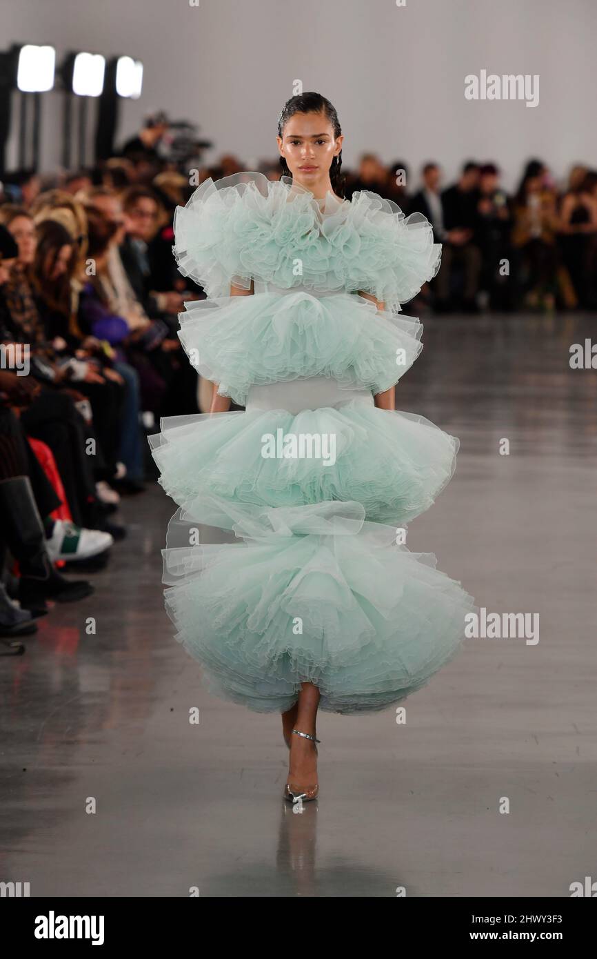 PARIS, FRANCE - October 04, 2022: Paris Fashion Week 2022 Editorial Photo -  Image of beautiful, beauty: 258153821