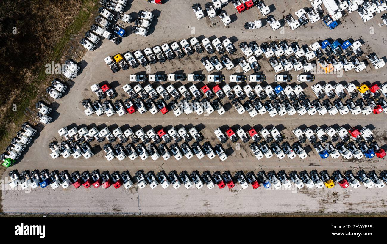 Aerial view truck parking lot hi-res stock photography and images - Alamy