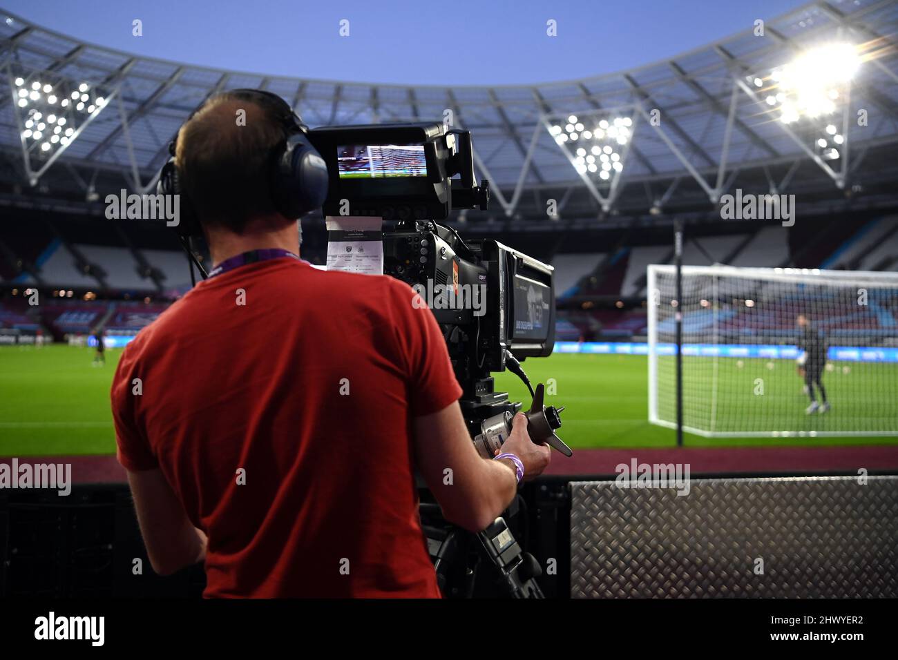 Premier league games on tv hi-res stock photography and images