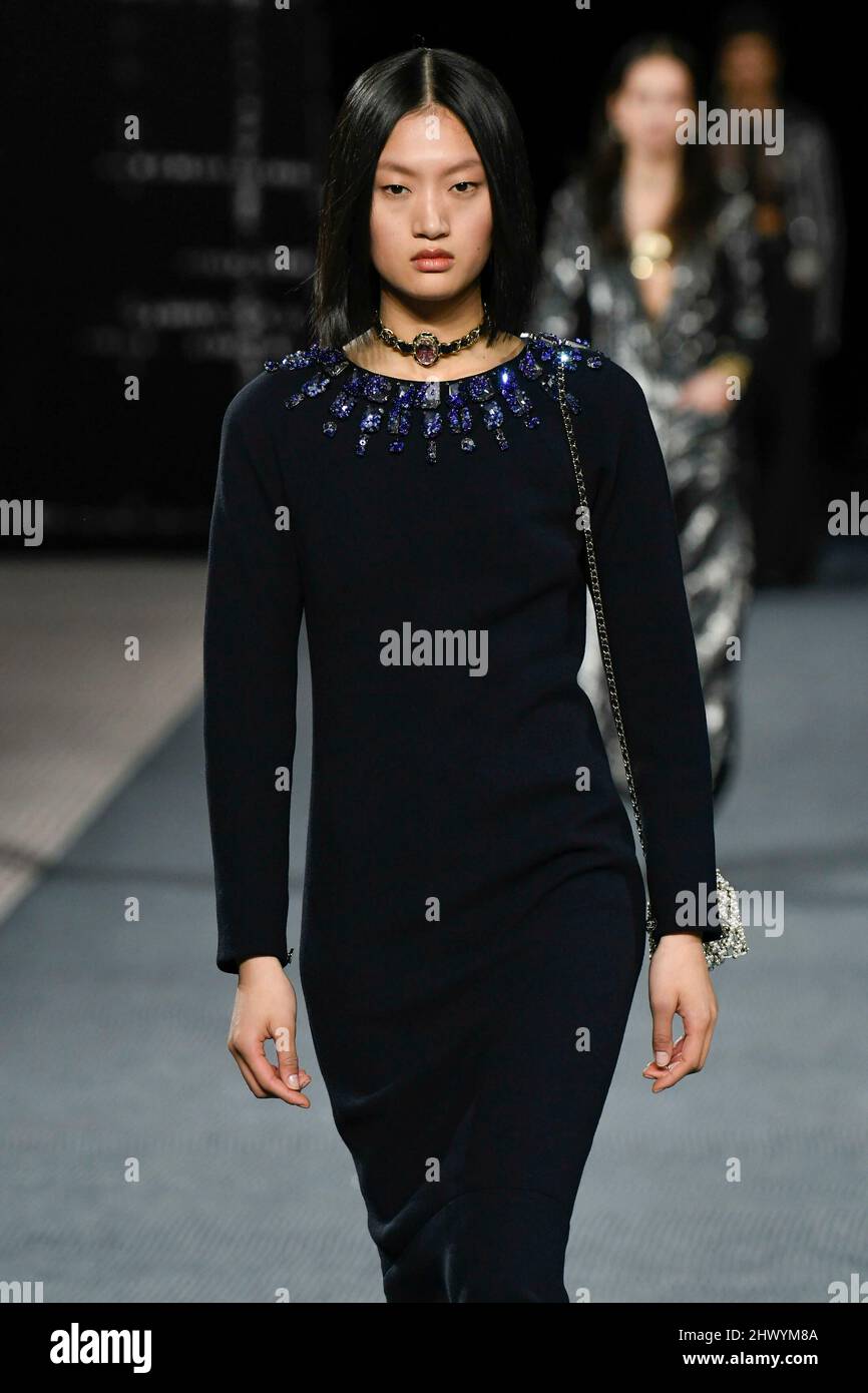 Paris, Frankreich. 08th Mar, 2022. CHANEL Fall/Winter 2022-23 Runway during  Paris Fashion Week - Paris, France. 08/03/2022 Credit: dpa/Alamy Live News  Stock Photo - Alamy