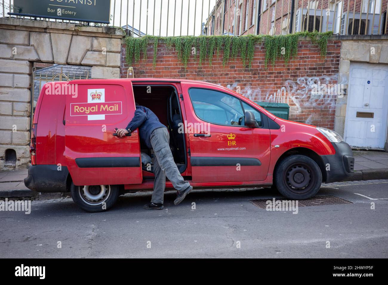 Royal Mail van and postman delivering (Mar 22) Stock Photo