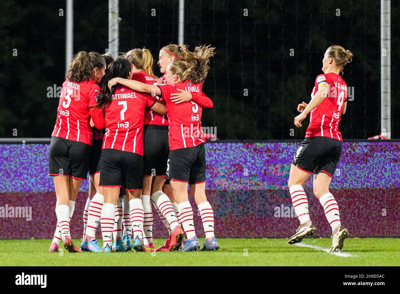 Eindhoven - Desiree van Lunteren van PSV Vrouwen celebrates the 1-0 during the match between PSV V1 v Feyenoord V1 at De Herdgang on 8 March 2022 in Eindhoven, Netherlands. (Box to Box Pictures/Yannick Verhoeven) Stock Photo