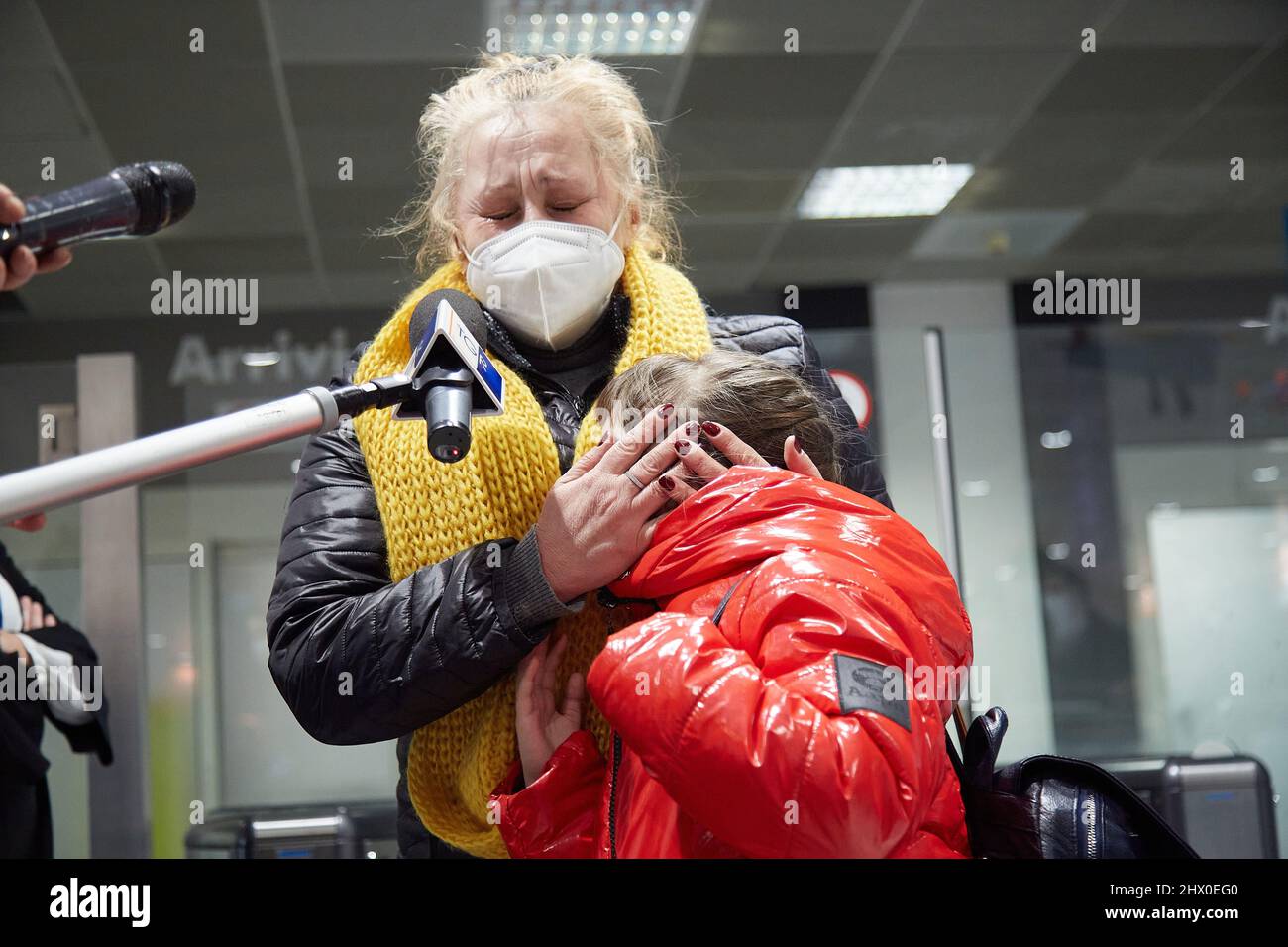 Palermo, Sicily, Italy. 8th Mar, 2022. Arrival of the first Ukrainian refugees in Palermo.The flight, from Krakow, Poland, landed around 5:00 p.m. at the Falcone Borsellino airport in Punta Raisi, Palermo.Upon arrival, refugees, welcomed by relatives and UNHCR volunteers, have carried out the anti-COVID protocol before leaving the airport. Citizen of Ukrainian origin crying with her granddaughter. (Credit Image: © Victoria Herranz/ZUMA Press Wire) Stock Photo