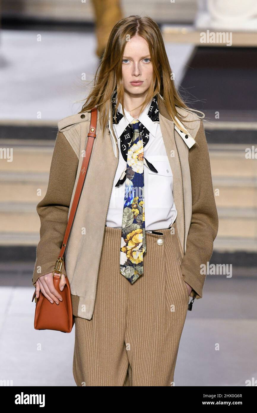 Louis Vuitton 22 new 2054 warm down jacket Paris fashion week