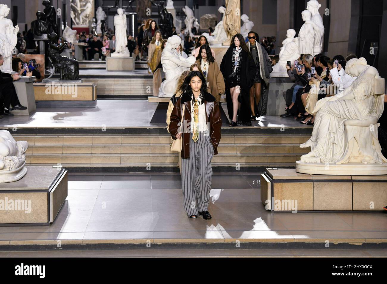 Paris, Frankreich. 07th Mar, 2022. LOUIS VUITTON Fall/Winter 2022-23 Runway  during Paris Fashion Week - Paris, France. 07/03/2022 Credit: dpa/Alamy  Live News Stock Photo - Alamy