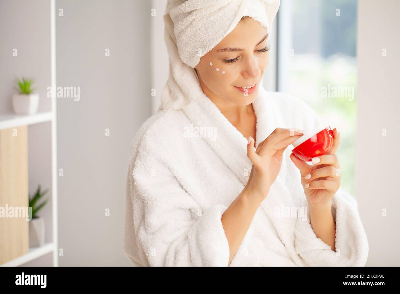 Joyful Young Woman Applying Moisturizing Cream On Face Stock Photo Alamy joyful-young-woman-applying-moisturizing-cream-on-face-stock-photo-alamy