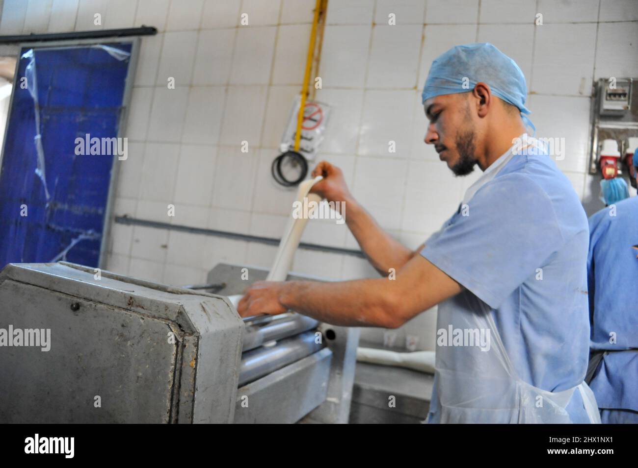 Tunis, Tunisia. 8th Mar, 2022. Tunis, Tunisia. 08 March 2022. Bakers prepare baguettes at a bakery in Tunis. The ongoing Ukrainian crisis is putting Tunisia at risk of wheat shortages and increased wheat prices. This is because Tunisia, like other countries in North Africa and the Middle East, depends on lower priced Black Sea grains, the supplies of which are threatened by the ongoing Russian-Ukrainian conflict and the consequent disruption to agriculture, shipping, and sanctions (Credit Image: © Hasan Mrad/IMAGESLIVE via ZUMA Press Wire) Stock Photo