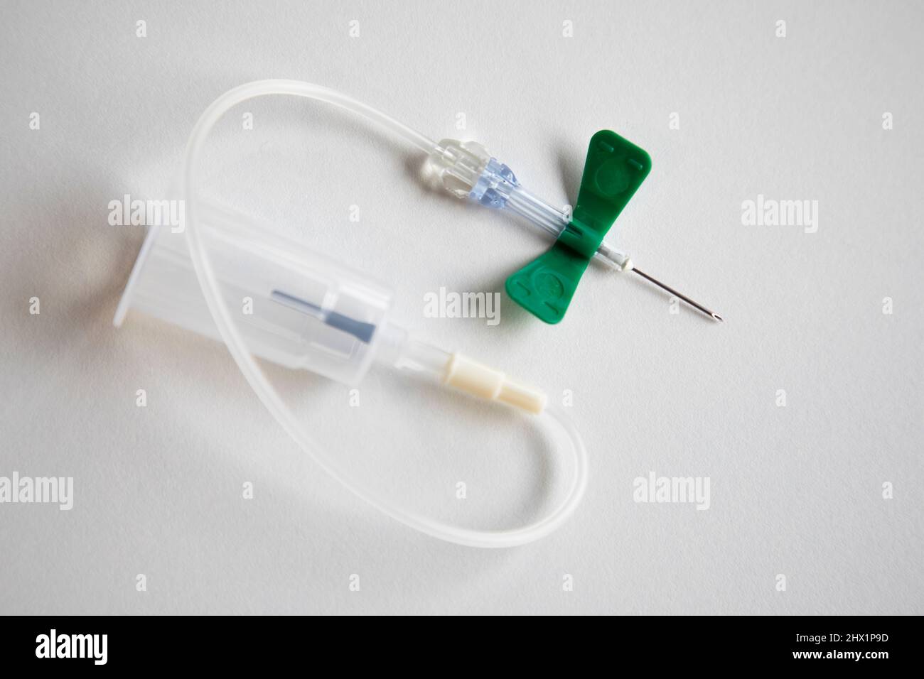 Butterfly needle. Intravenous (IV) needle with a plastic butterfly  housing. A needle housing is termed a cannula. Needles of this design are  used w Stock Photo - Alamy