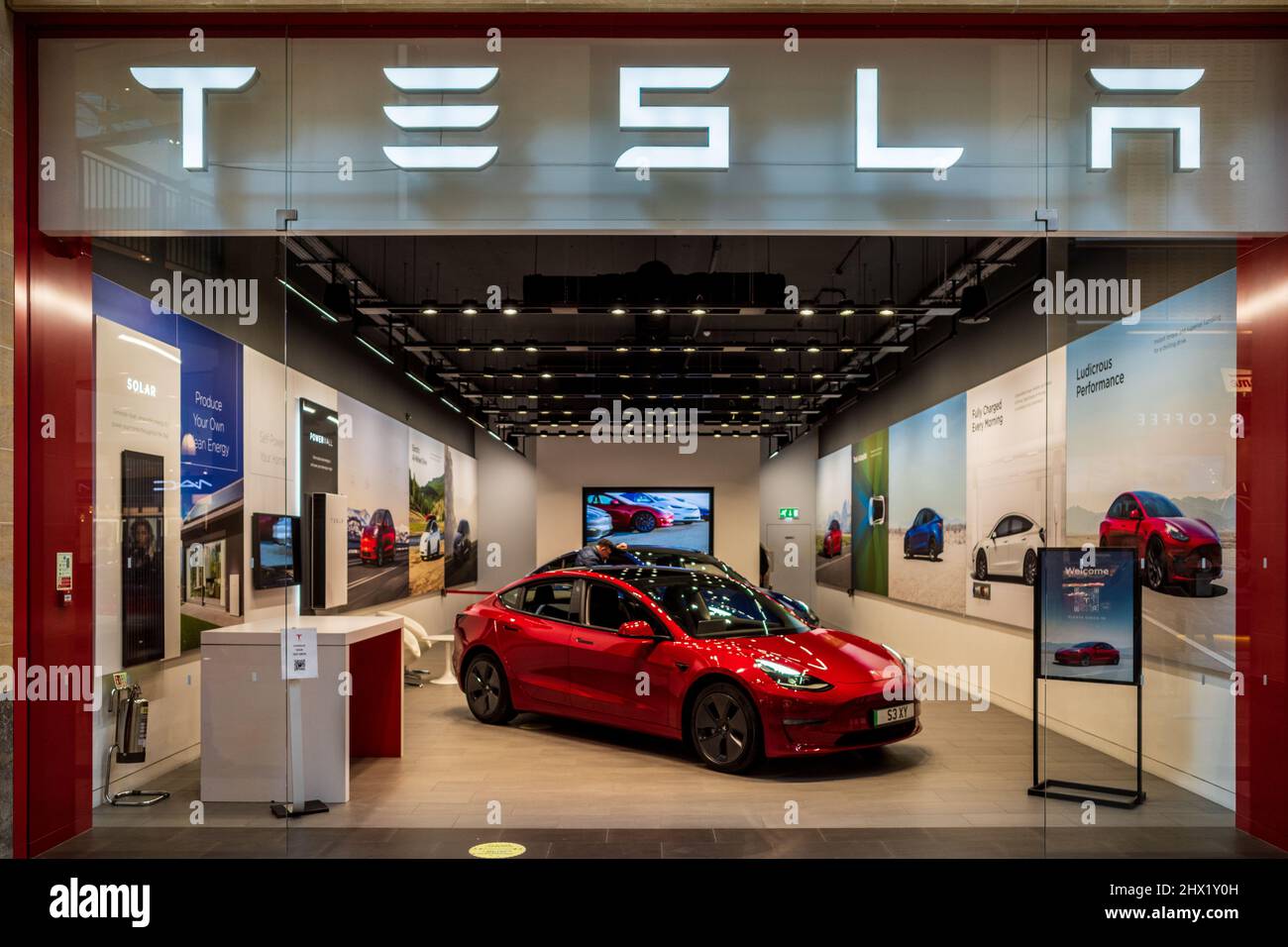 Tesla car showroom uk hires stock photography and images Alamy