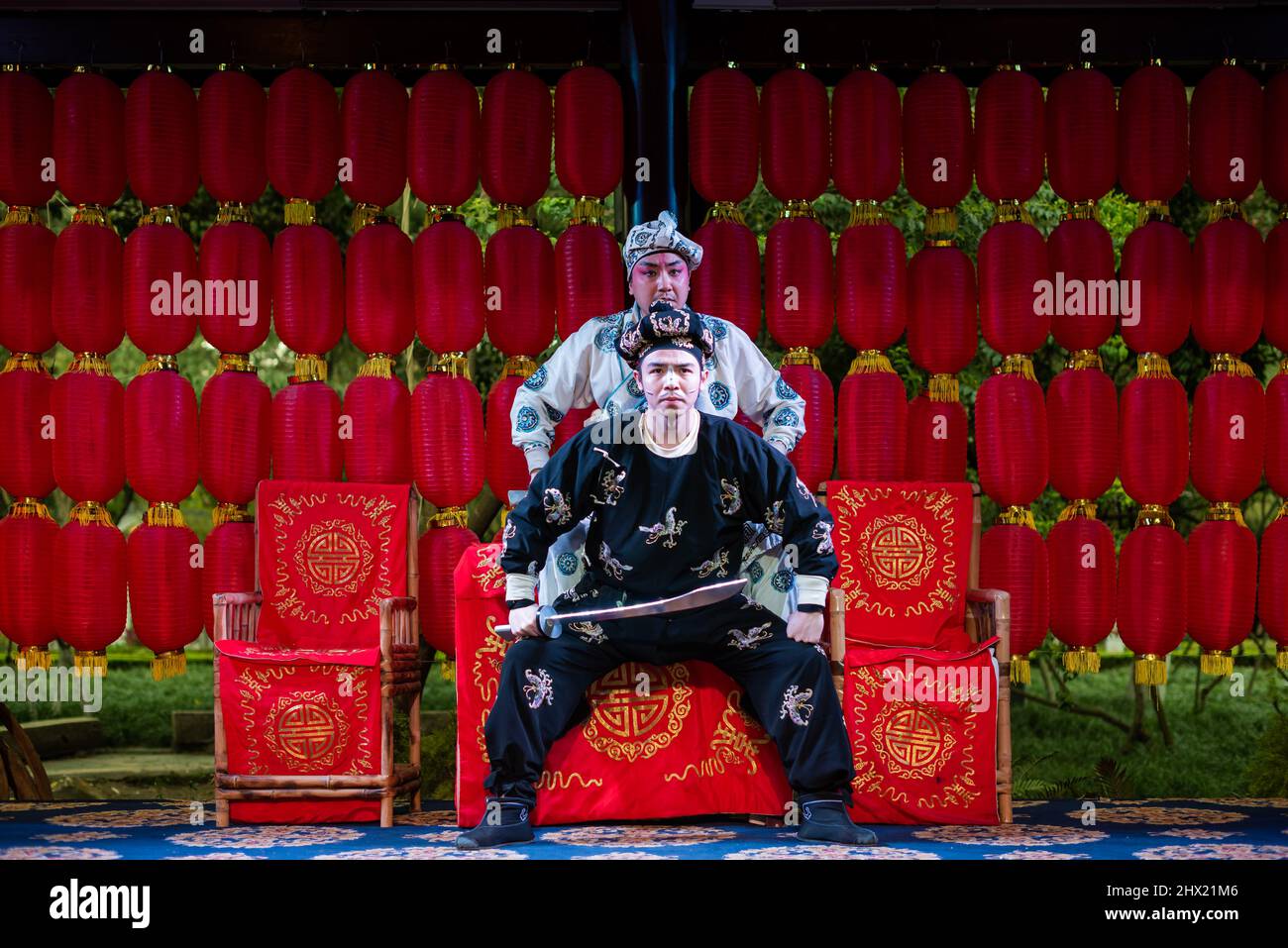 Sichuan opera performers in a Chinese teahouse Stock Photo