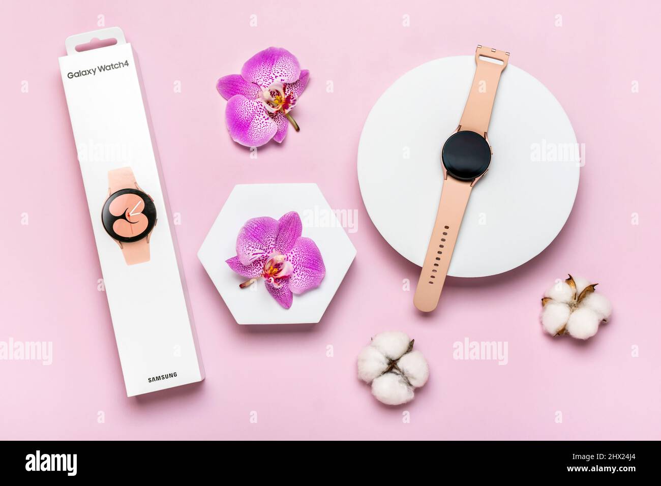 Samsung Galaxy Watch Active 4 được săn đón rộng rãi ở Bangkok, Thái Lan với thiết kế thời trang và cùng những tính năng thông minh độc đáo. Đây là sản phẩm phù hợp cho những người yêu thích sự tiện lợi và phong cách, hãy tới đại lý để tận hưởng trải nghiệm độc đáo của chiếc đồng hồ này.