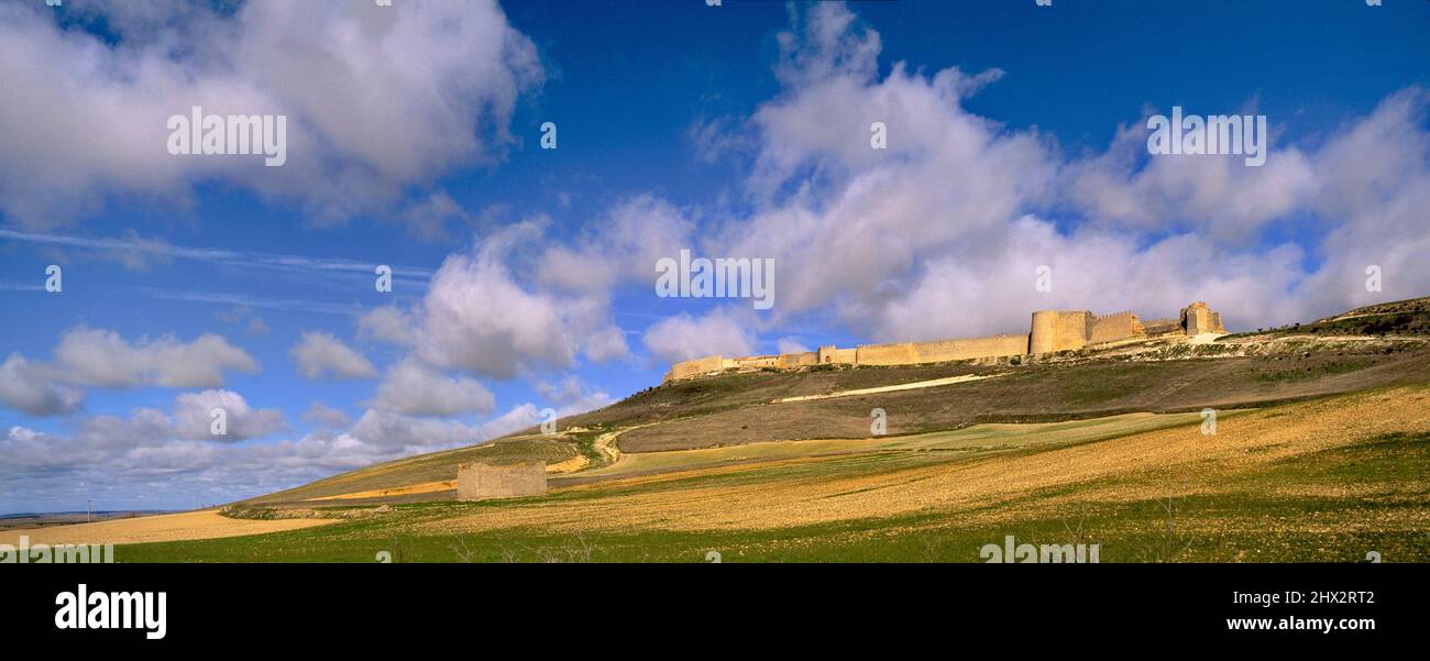 Stonewalled Village and Castle of Urueña. (Valladolid) Spain. Stock Photo