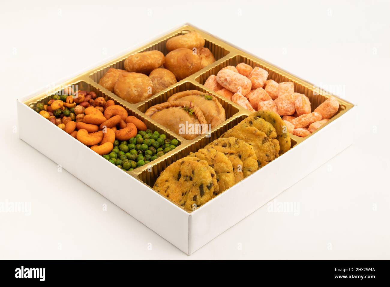 https://c8.alamy.com/comp/2HX2W4A/indian-shahi-mithai-gujia-or-gujiya-spicy-crispy-snacks-namkeen-also-called-nimki-mathri-matar-kachori-mixture-decorated-in-giftbox-food-theme-2HX2W4A.jpg