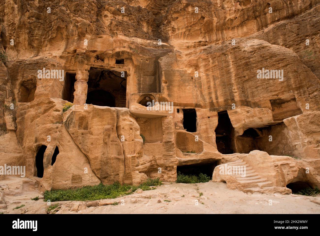 Siq al-Barid or Little Petra (UNESCO World Heritage). Biclinium. Al-Baydha, Jordan. Stock Photo
