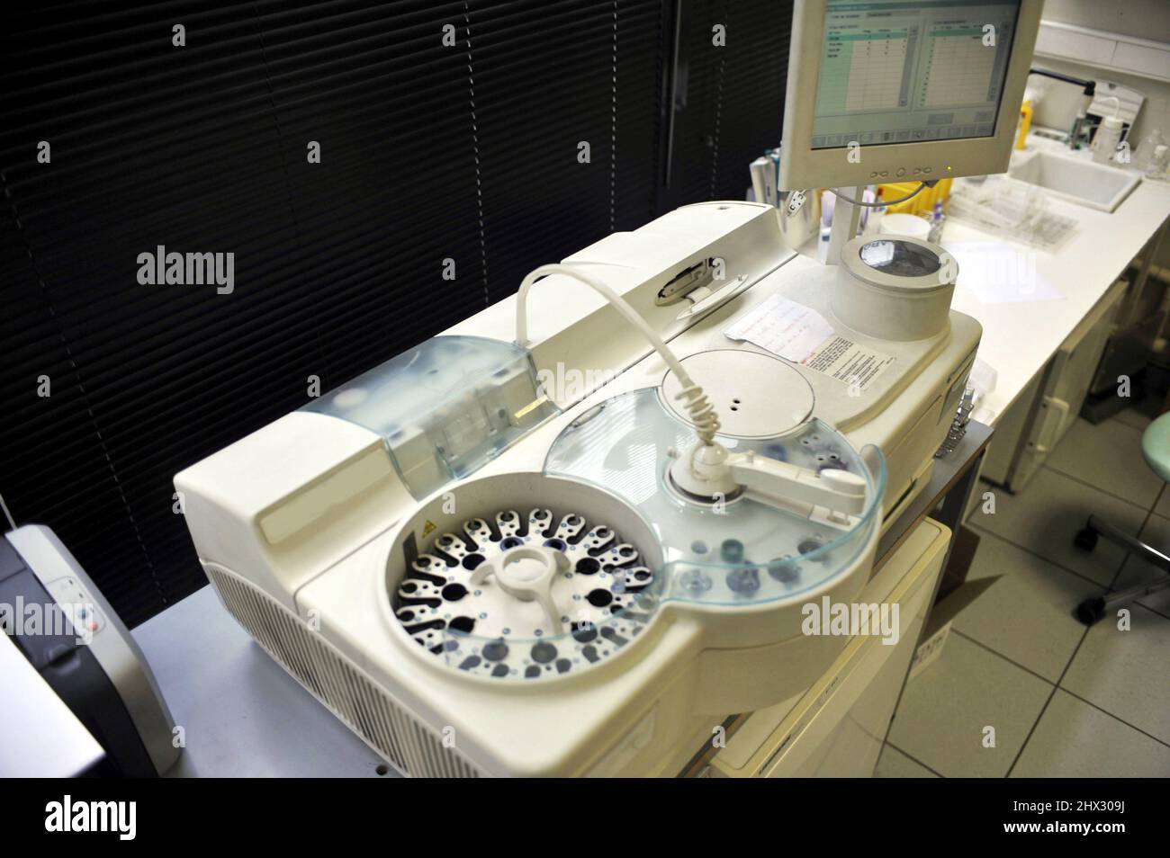 FRANCE, SENAIDE The 2020/05/01 Laboratory equipment centrifuge for