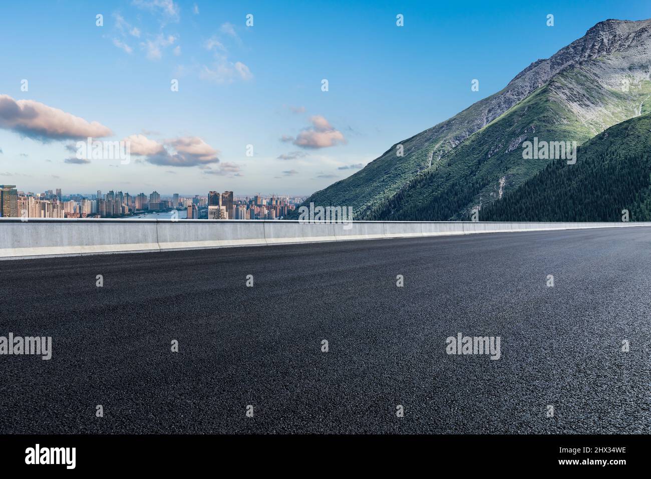 Highway modern building hi-res stock photography and images - Alamy