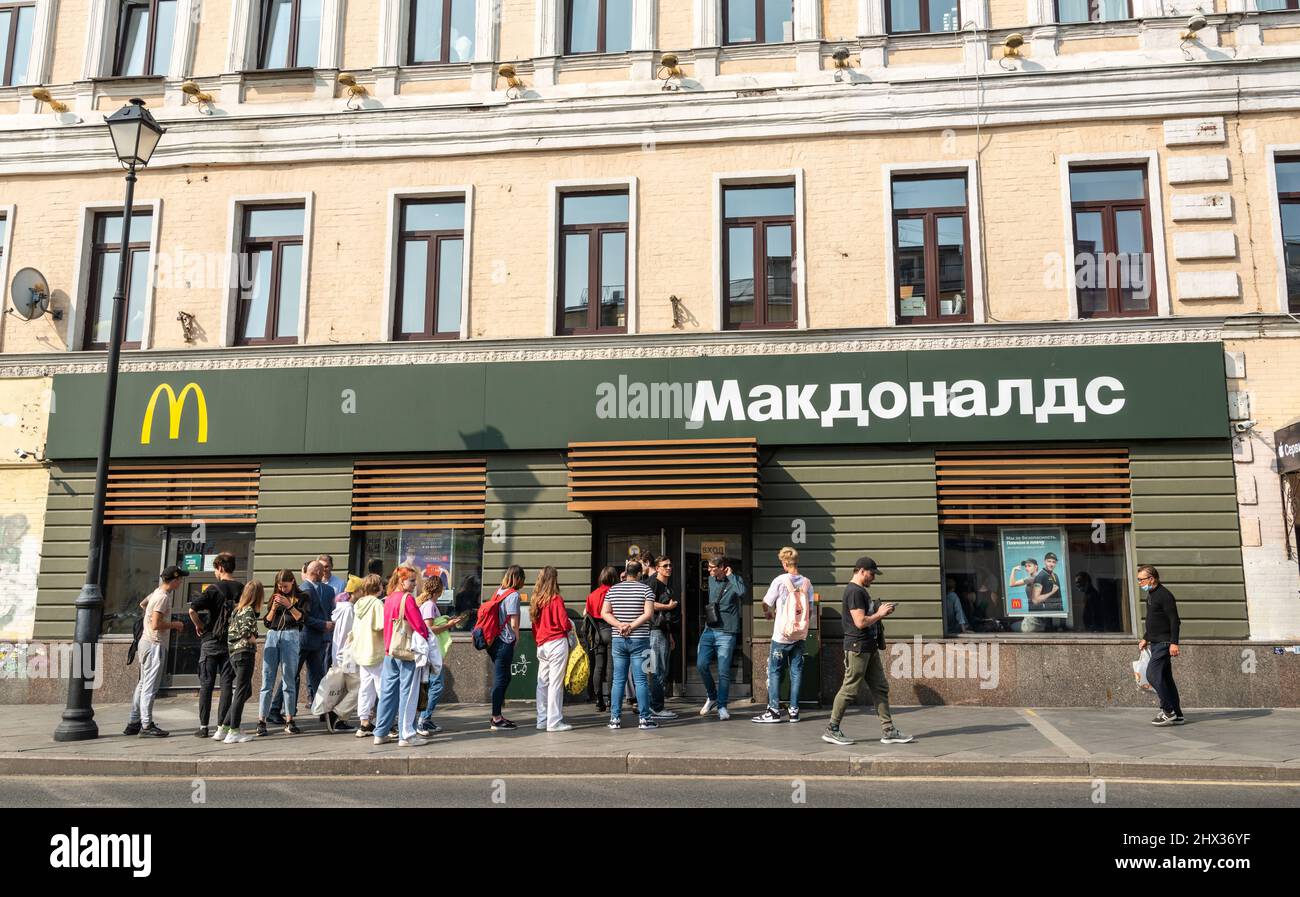 Moscow, Russia  - August 27, 2021. People queueing in front of a McDonald’s restaurant in Moscow, Russia. Stock Photo