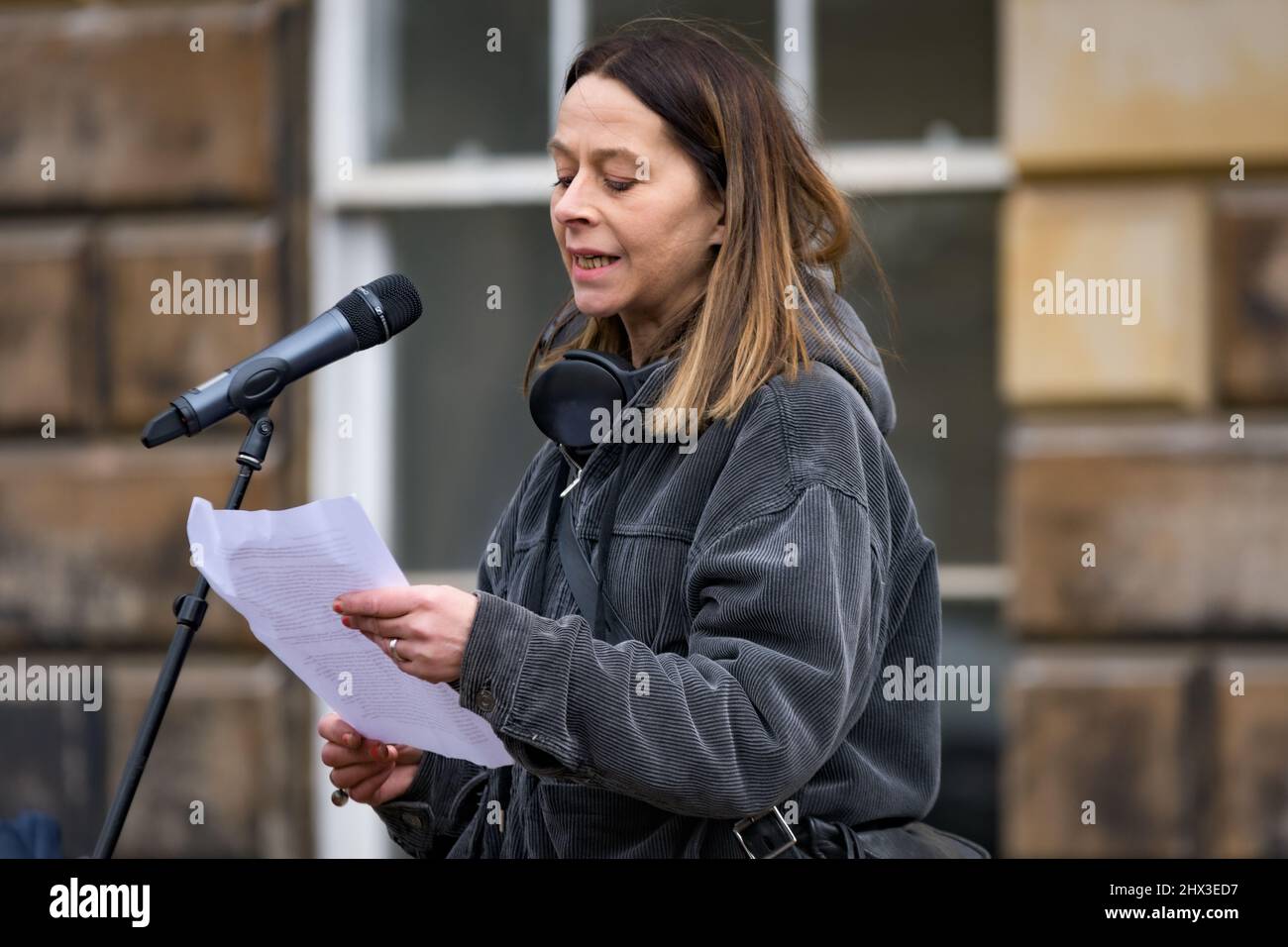 Edinburgh, Scotland. Wed 9 March 2022. Actor Kate Dickie at the Scottish Artists For Ukraine protest demonstration in front of the Russian Consulate in Edinburgh. They aimed to use the power of art (music, song, readings and visuals) to send a strong message of communal support from Scottish artists to Ukraine. They also wished to use culture to shame the Russian Government, to express solidarity with their colleagues in Ukraine, and in particular, to those in Edinburgh’s twin city of Kyiv. Stock Photo