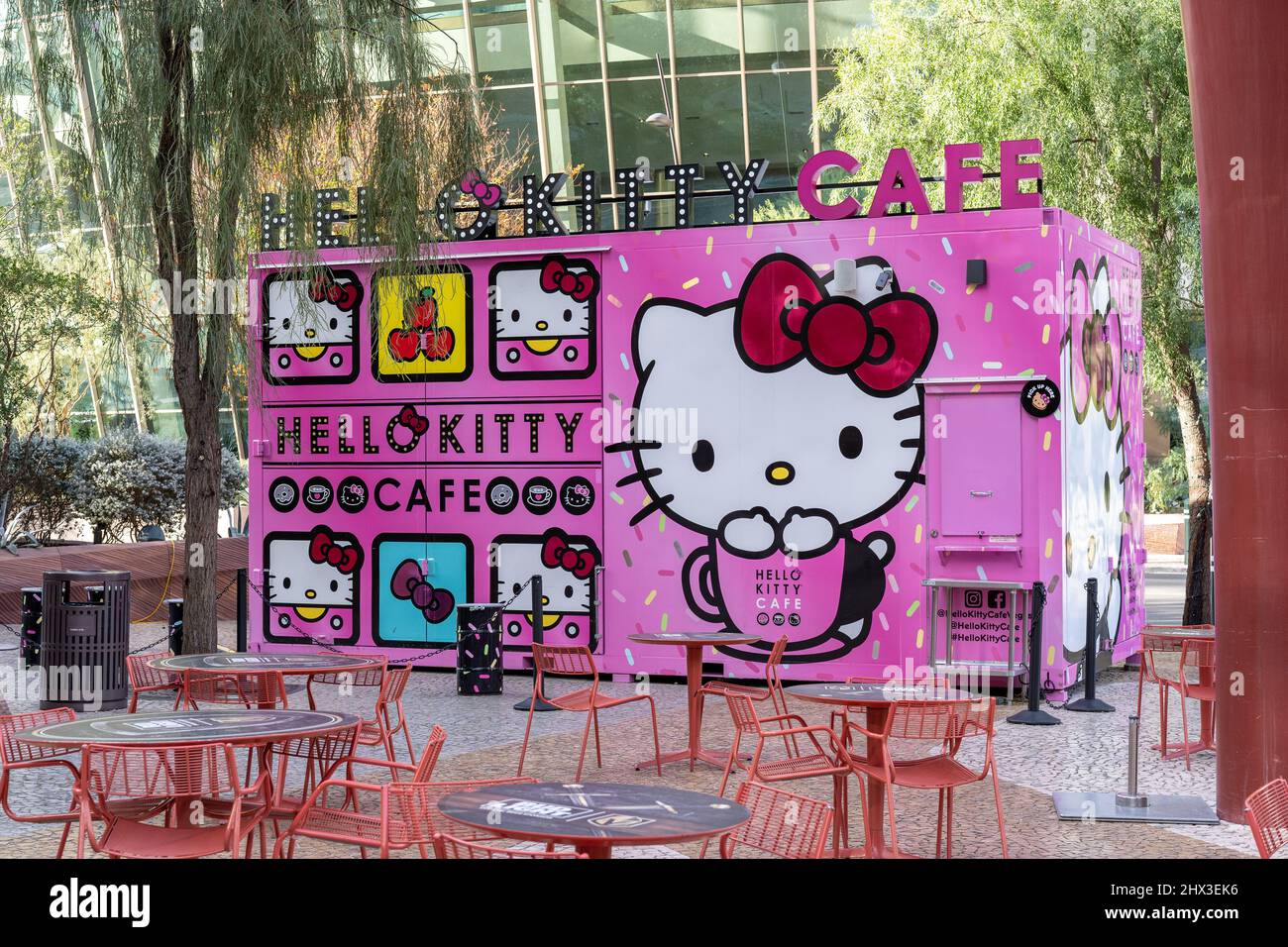 HELLO KITTY CAFE IN LAS VEGAS- Brand New Location at Fashion Show