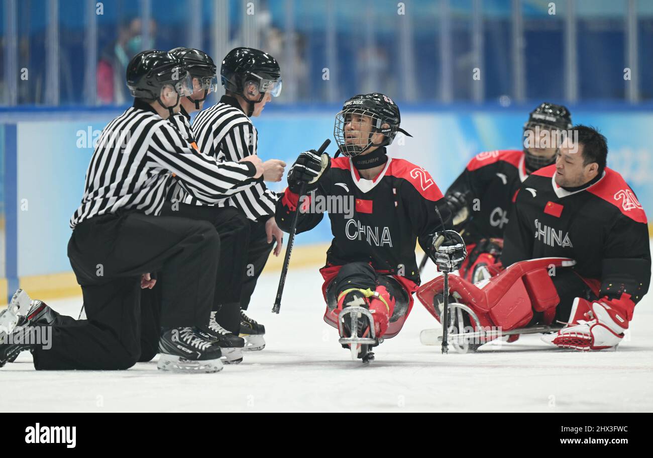 Beijing, China. 9th Mar, 2022. Cui Yutao (C) of China greets the