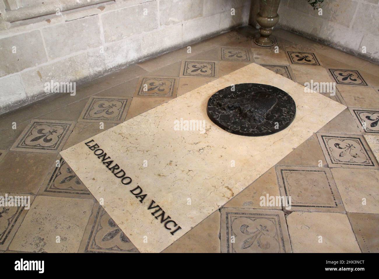 leonardo da vinci's grave at the saint-hubert chapel in amboise (france) Stock Photo