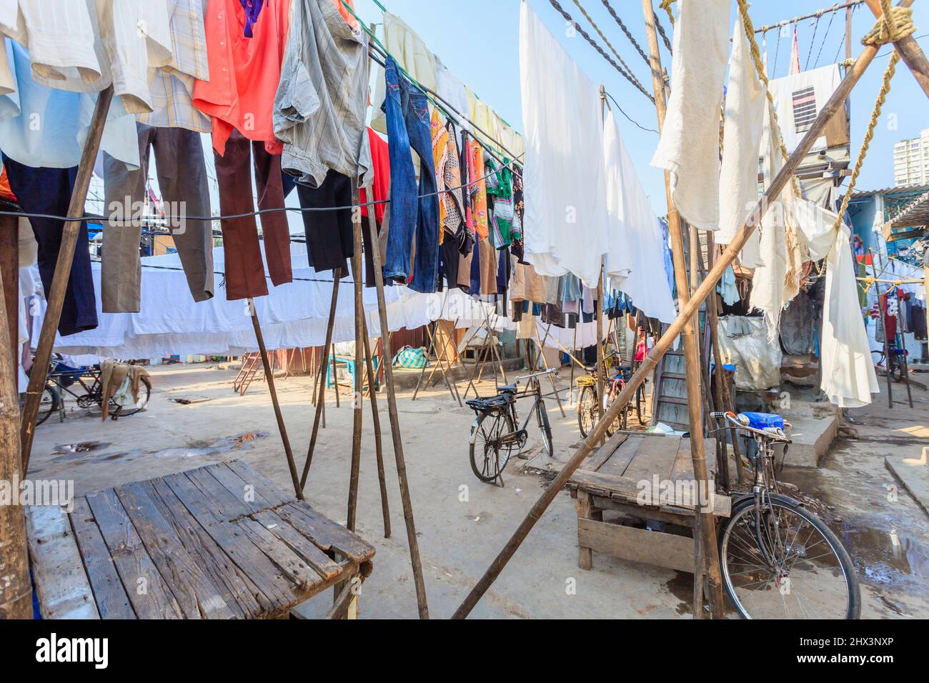 Clean fresh washed clothes hanging out to dry, drying in the sun in the open air in Mahalaxmi Dhobi Ghat, a large open air laundromat in Mumbai, India Stock Photo