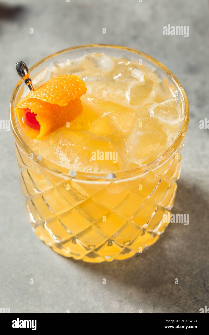 Rye whiskey sour hires stock photography and images Alamy