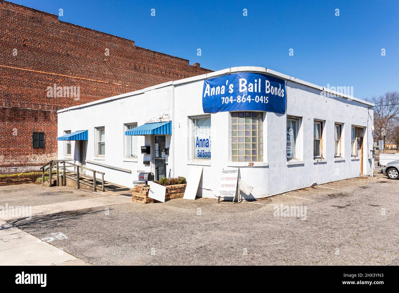 GASTONIA, NC, USA-3 MARCH 2022:  Anna's Bail Bonds office on Main St. 1950s building exterior. Stock Photo