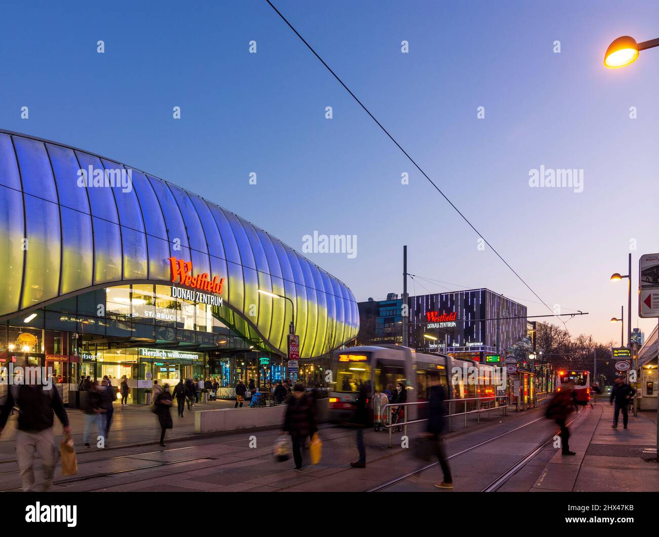 Wien, Vienna: shopping mall Westfield Donau Zentrum (DZ) in 22. Donaustadt,  Wien, Austria Stock Photo - Alamy