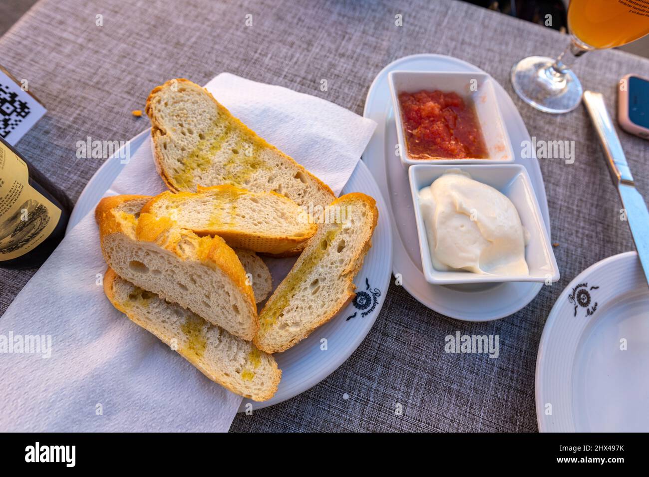 Side dish with bread with oil, tomato and alioli, El Palmar, Valencia province, Spain Stock Photo