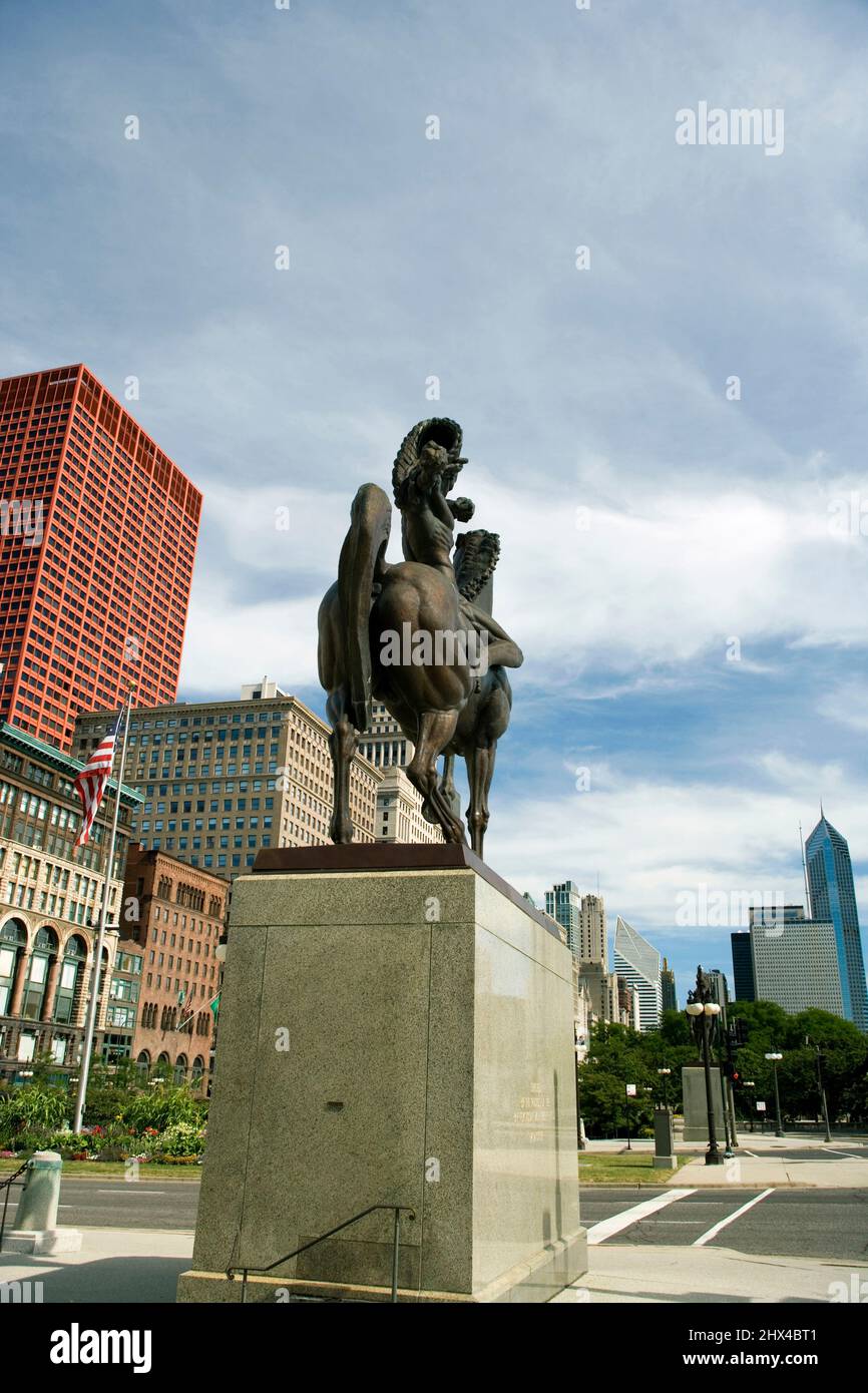 THE BOWMAN INDIAN STATUE (©IVAN MESTROVIC 1927) GRANT PARK CHICAGO ILLINOIS USA Stock Photo