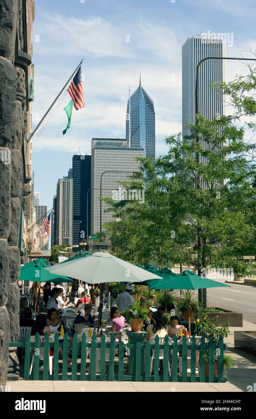 OUTDOOR CAFE MICHIGAN AVENUE CHICAGO ILLINOIS USA Stock Photo Alamy