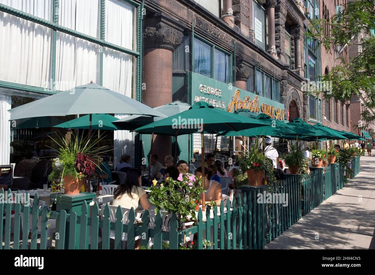 Artists snack bar hires stock photography and images Alamy