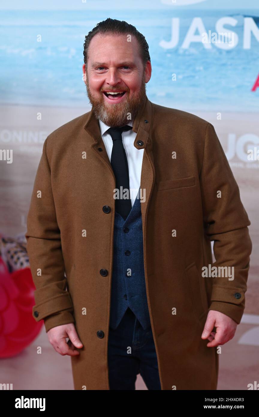 Munich, Germany. 09th Mar, 2022. Actor Axel Stein stands during the premiere of the film 'JGA: Jasmin. Gina. Anna.' at the Mathäser Filmpalast on the red carpet. Credit: Lennart Preiss/dpa/Alamy Live News Stock Photo
