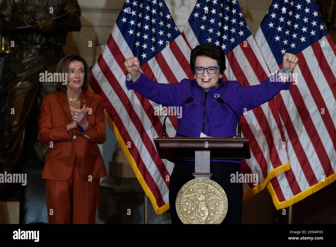 Us speaker nancy pelosi d ca honoring to american tennis player billie
