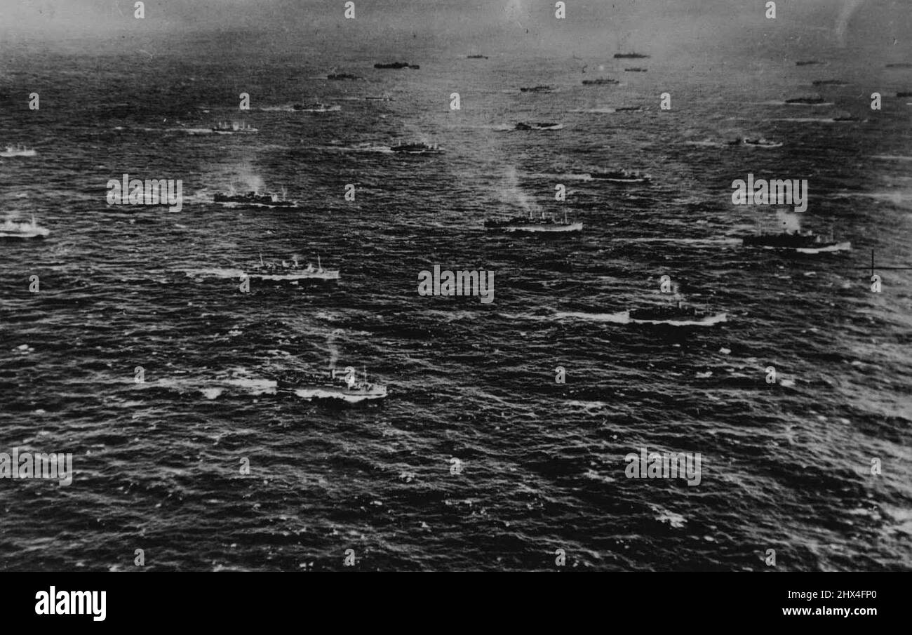 A Great Army Africa-Bound Protecting Plane Photographs Historic Convoy En Route:  The sea, as far as the horizon, covered with British Navy and Merchant Ships bound for the coast of French North Africa with a cargo of armed men and machines of war - a historic picture made from one of the aircraft of R.A.F. Coastal Command which together wit R.A.F Bomber Command and the U.S. Army Air Fore, maintained a great protecting air ''umbrella'' over the convoy. While Sunderland flying *****, Whitleys, Liberators, Wellingtons and Hudsons maintained constant patrol, pinning  U. Boats in their Bay of Bisc Stock Photo