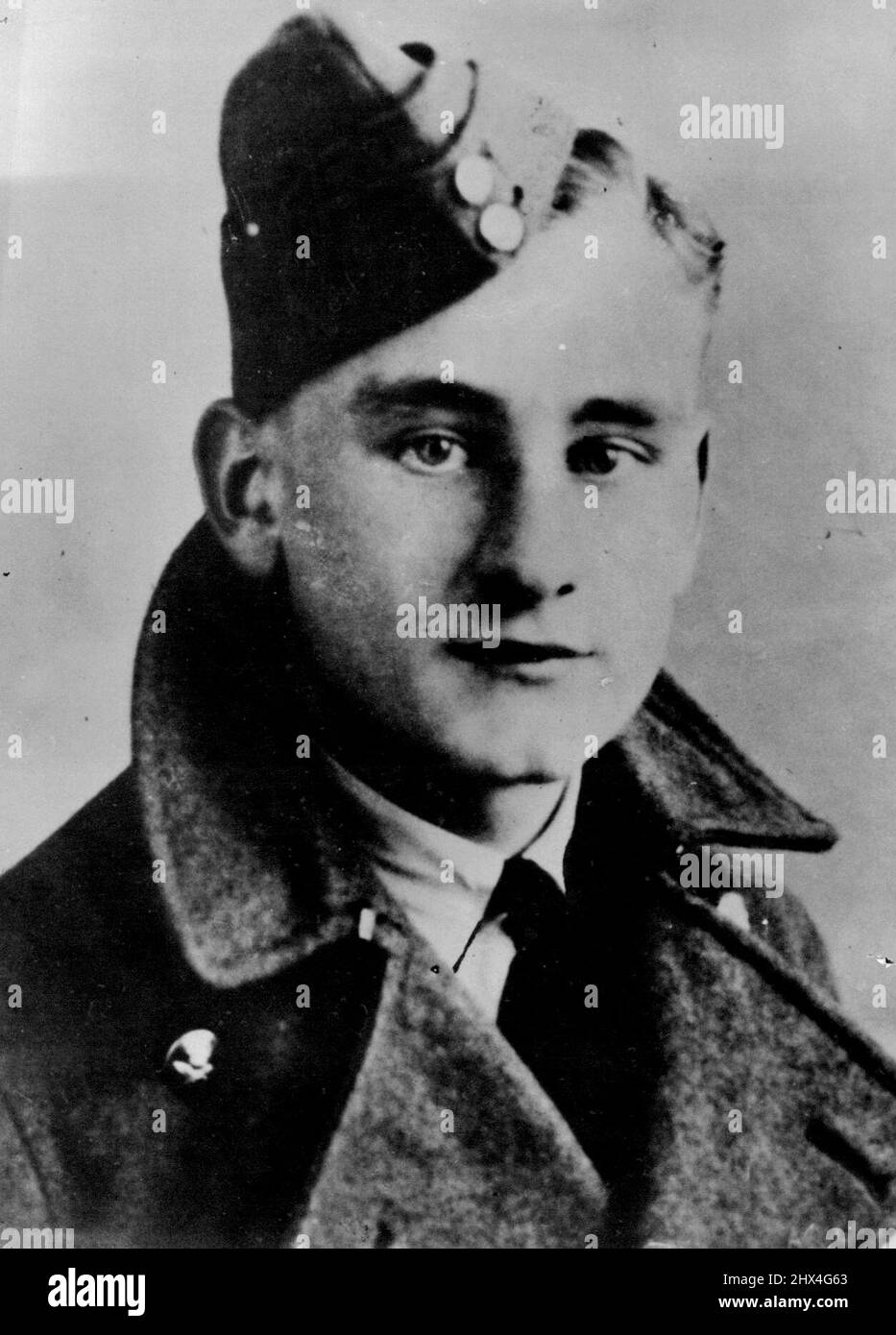 ***** of Eighteen Awarded The V. C.: Sergeant John Hannah, radio operator of the R.A.F. who has been awarded the V Victoria Cross for putting out the flames when his plane caught fire in mid-air. Sgt. Hannah, who is only eighteen years of age, is the youngest V.C. off the war. His home is in Glasgow. September 01, 1940. (Photo by Central Press Photos Ltd.). Stock Photo