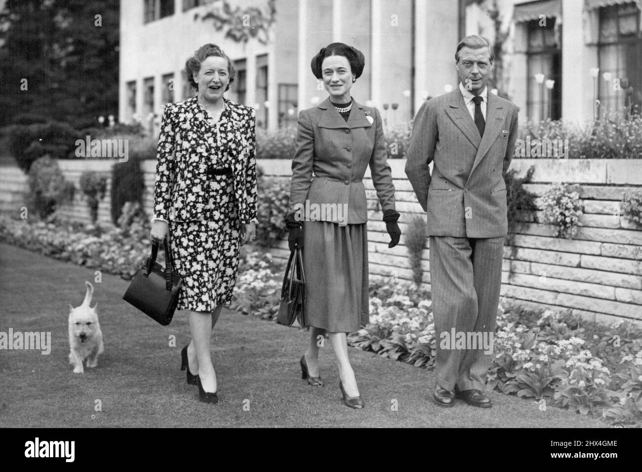 The Windsor Her Picture Shows: The Duke and Duchess of Windsor pictured with Mrs Frank Parkinson (Left), walking the grounds of Charters this afternoon, Friday. The Duke and Duchess of Windsor where passengers in the 'Queen Elizabeth', docking at Southampton form New York last night. They left the ship this morning (Friday) and motored to Charters, the luxury house at Sunninghilll, Berks, loaned to them by Mrs. Frank Parkinson. After a fortnight in this Country. the Duke and Duchess will leave to spend the summer in the South of France. May 16, 1947. (Photo by Reuterphoto) Stock Photo