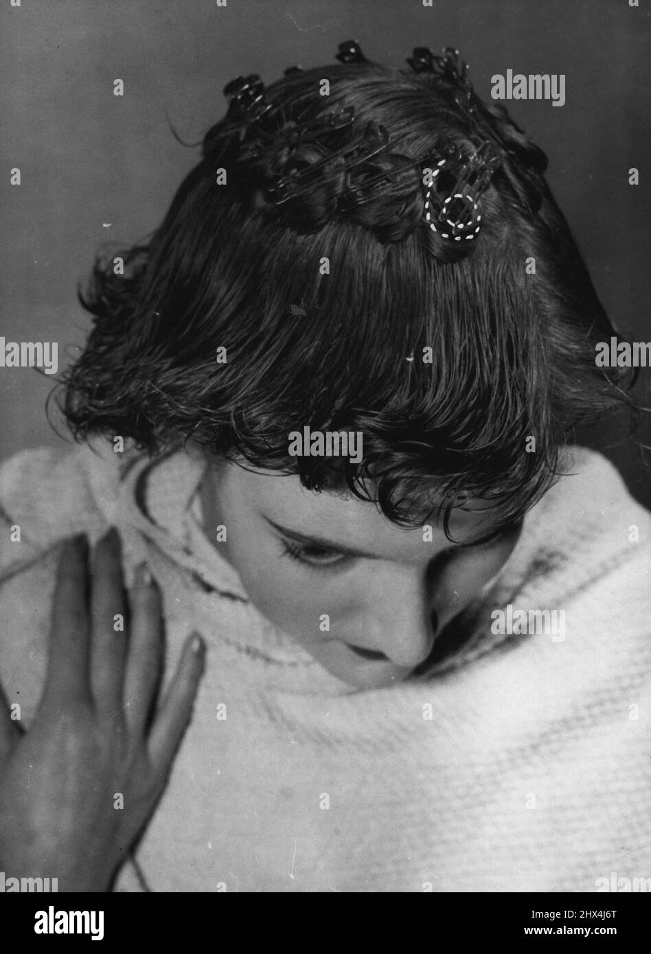 With the parting on the left hand side, started the crown and arrange a